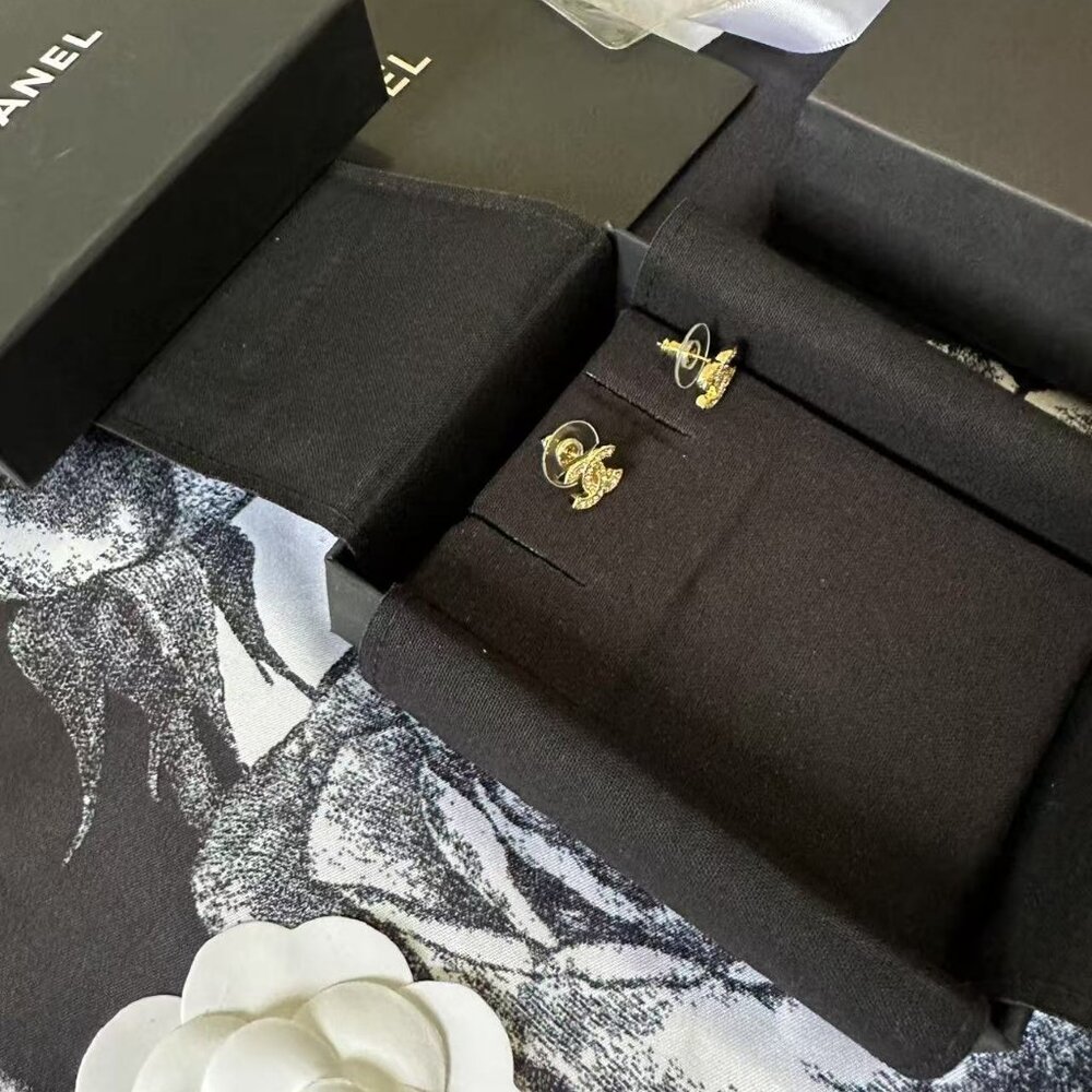 Chanel Earrings - Picture 5 of 6